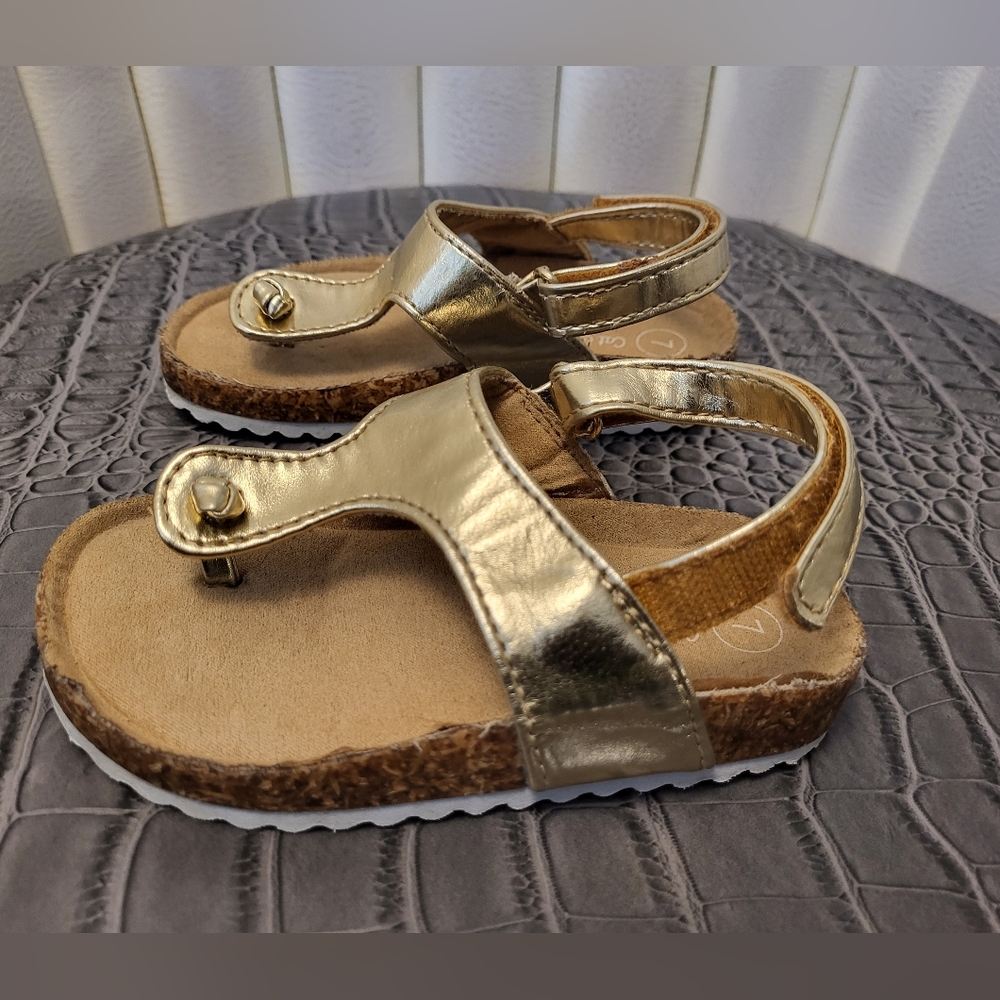 Cat & Jack Gold Sandals.Size: 7 Toddler; Gender: Girl - Picture 2 of 6